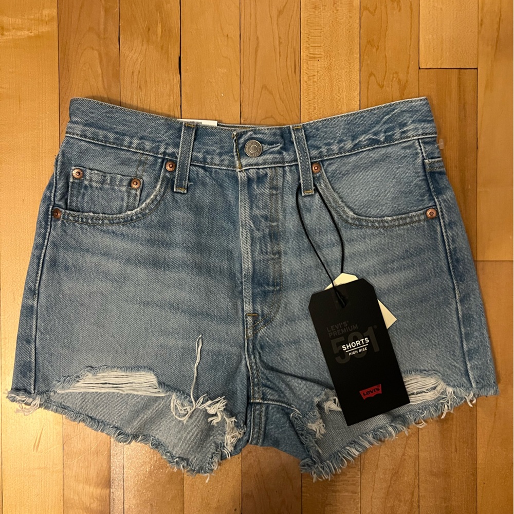 NWT Levi's Women's Light Blue Jean Shorts